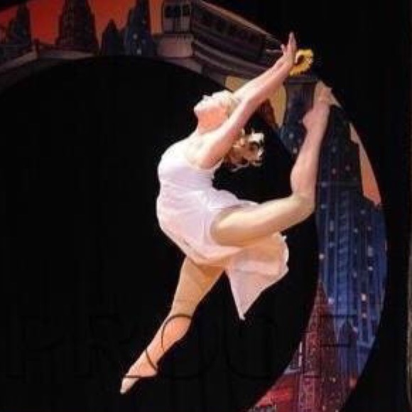 Meet your Posher, Liz - Picture 2 of 8